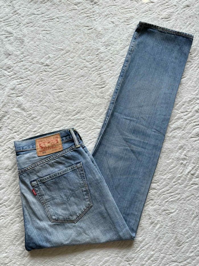 Jean levi’s 501 homme bleu clair effet délavé coupe regular straight droit taille W32 L/42 L34