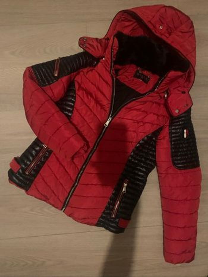 Belle veste manteau rouge femme avec capuche amovible taille M