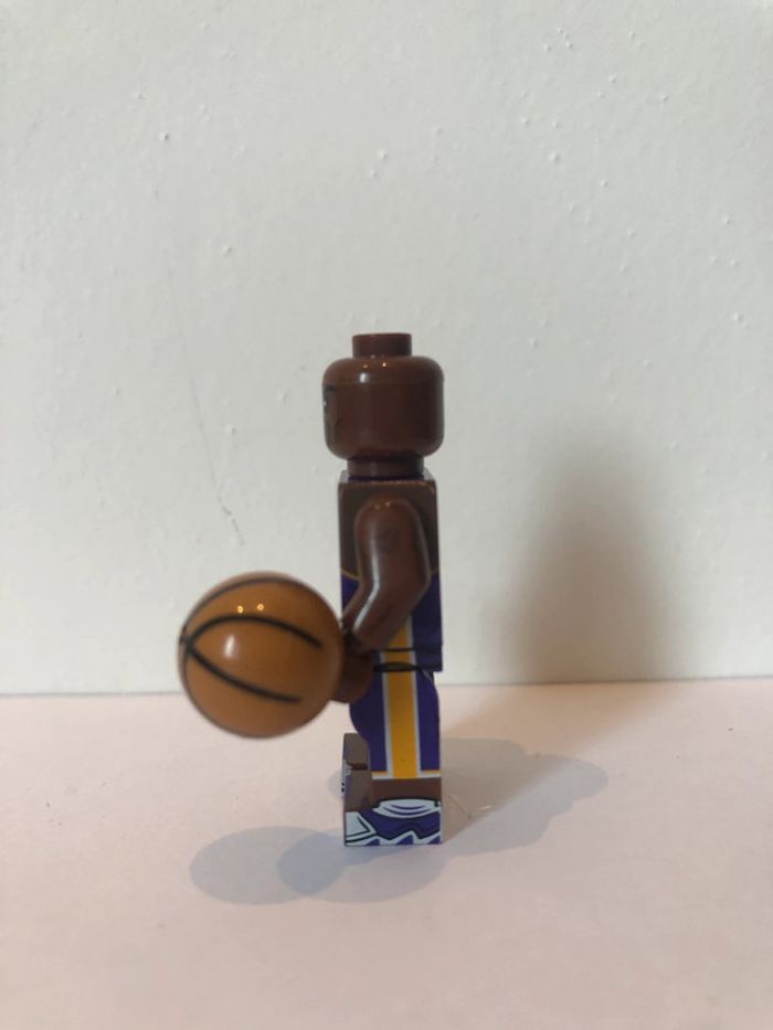 Figurine type lego Saquille O’Neil aux Lakers.Basketteur - photo numéro 2