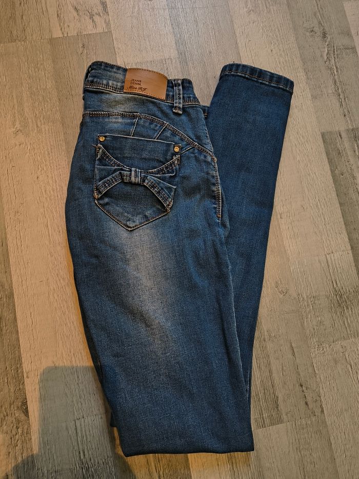 Jean taille basse , push up - photo numéro 3