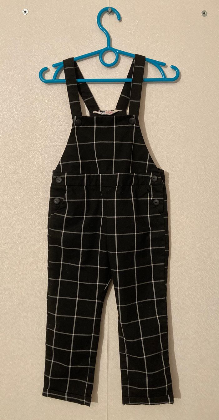 salopette à carreaux noirs et blancs