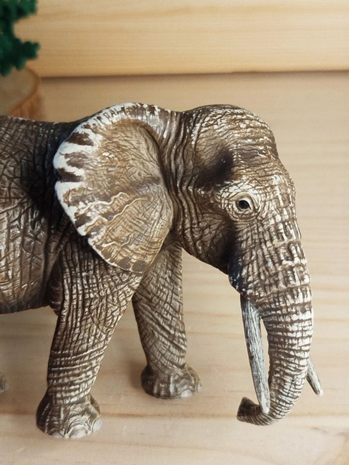 Schleich éléphant d'Afrique Figurine Animal de la savane - photo numéro 4