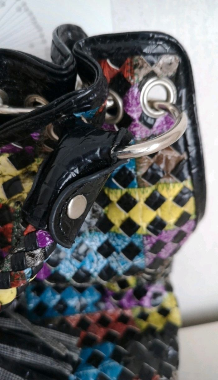 Sac à bandoulière verni multicolore avec pampilles - photo numéro 6