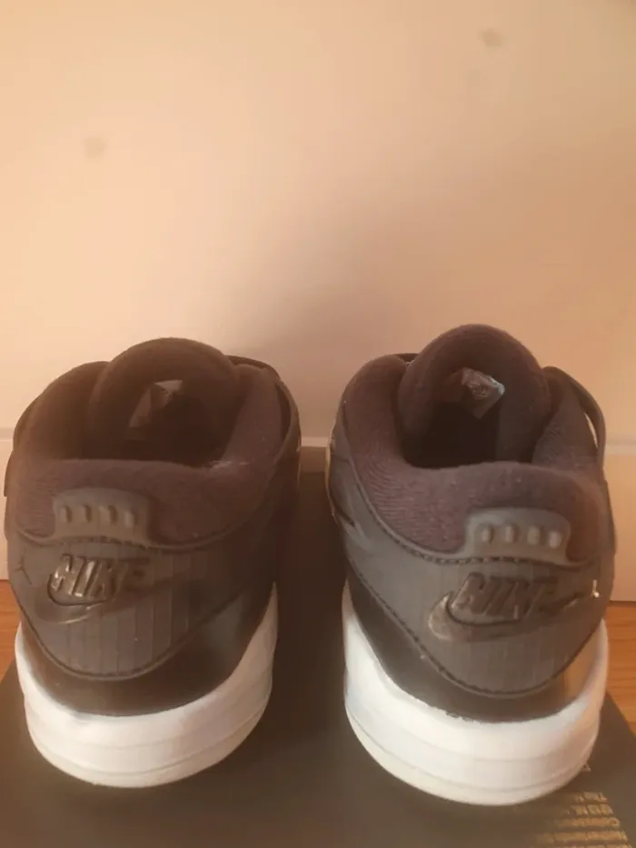 Nike Jordan 4 (35) - photo numéro 5
