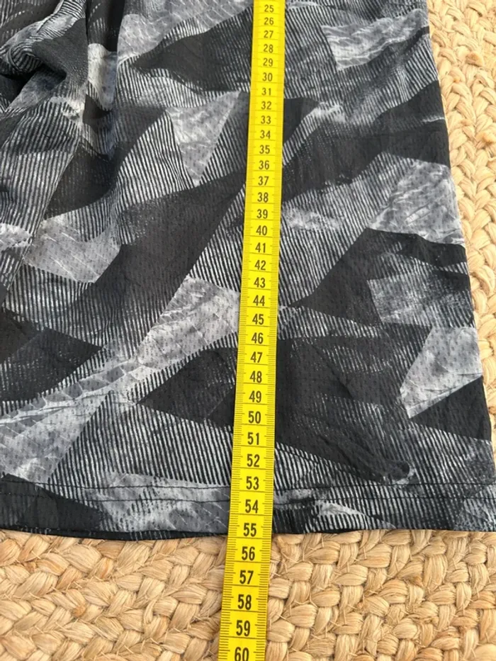 Short Garçon Under Armour Loose Noir & Gris | Taille 14 ans | Très Bon État | Sport Casual | R22 - photo numéro 6