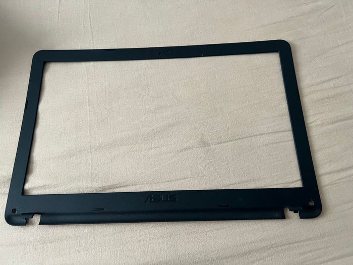 Contour d’écran noir – ASUS R540LJ (d’origine)