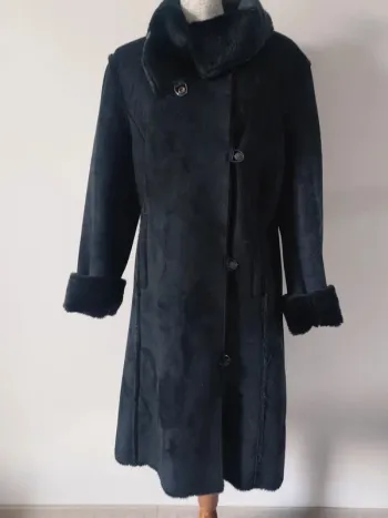 Beau manteau noir et chaud