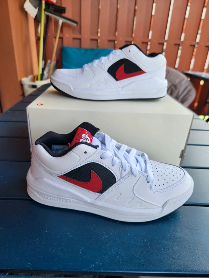 Nike Jordan stadium 90 Taille 37,5 garçon neuves - photo numéro 2