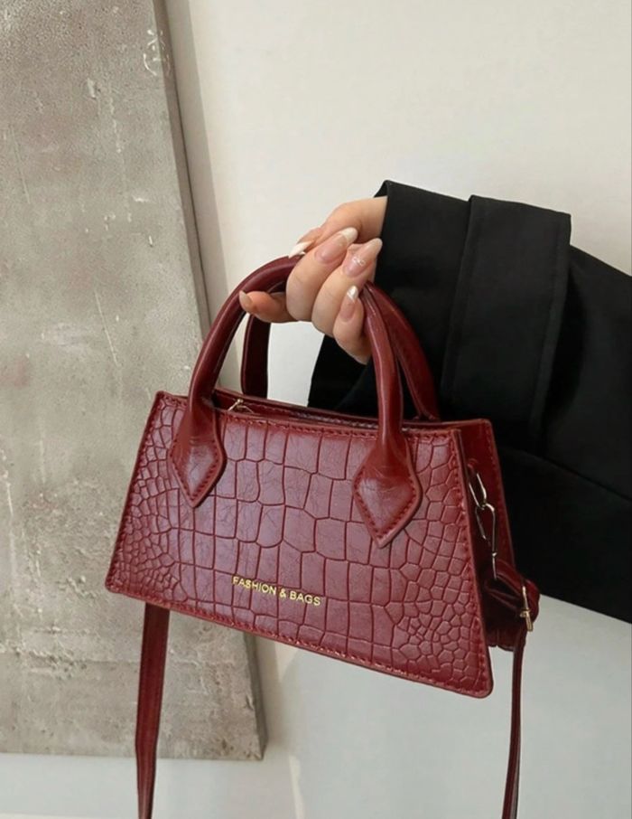 Petit sac bordeaux vernis - Longue bandoulière réglable - photo numéro 3