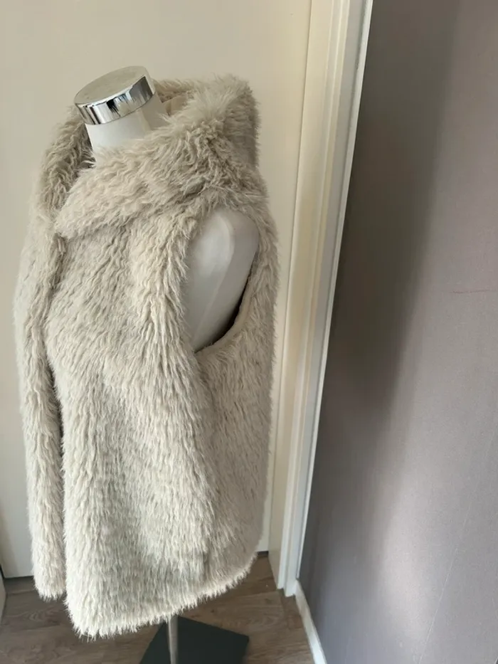Aroma veste à poil blanche sans manches fausse fourrure, veste sans manches à capuche - photo numéro 2
