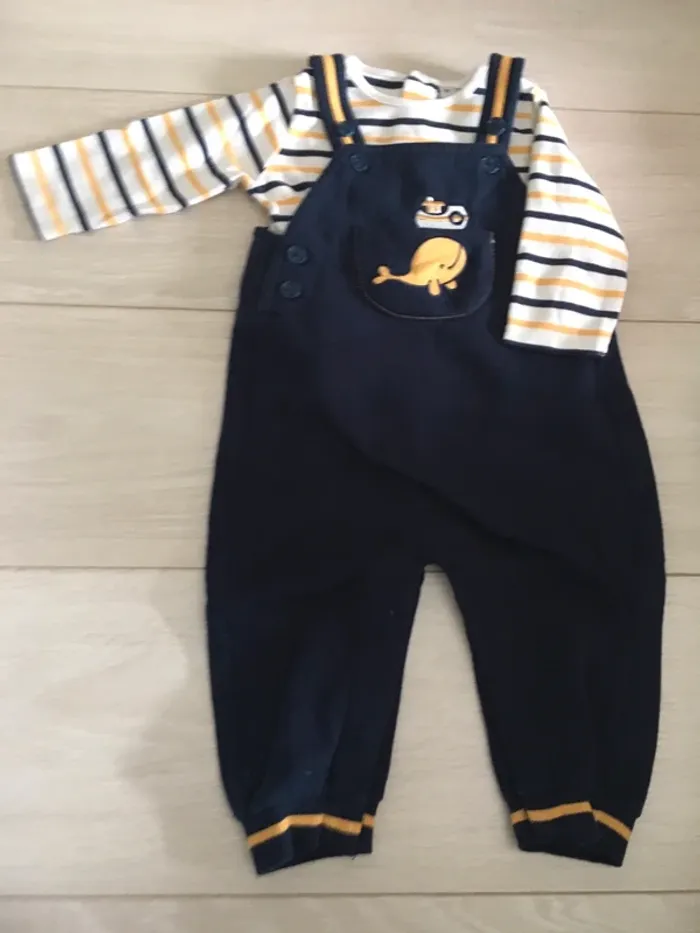 Ensemble salopette + t-shirt manches longues 9 mois