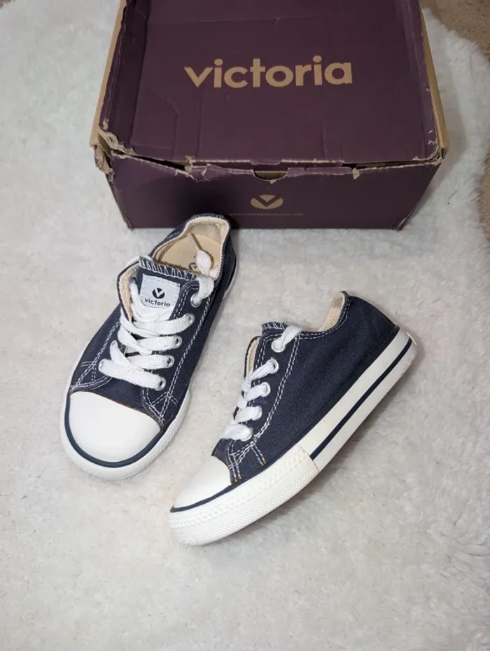 Basket victoria 27 bleu marine et Blanc