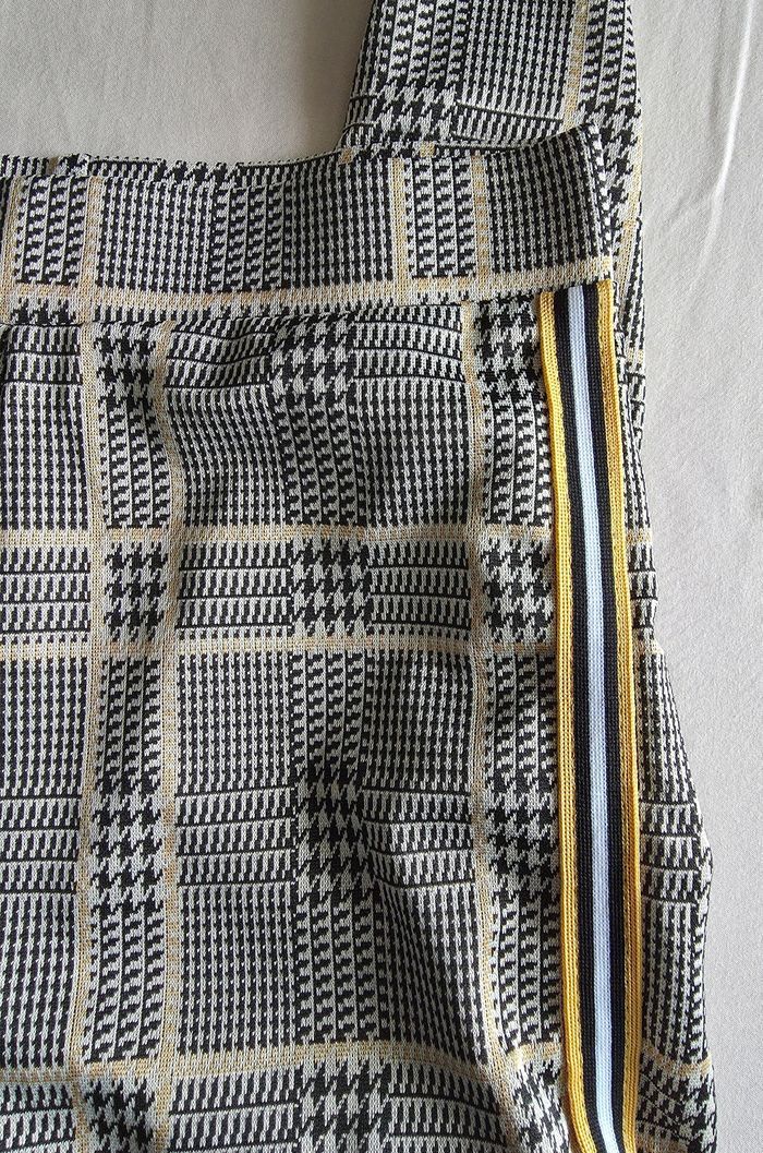 Legging Sport Graphique Noir Gris et Jaune Taille S/M - photo numéro 3