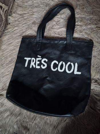 Sac noir avec écriture (Très Cool)  Divided H&M