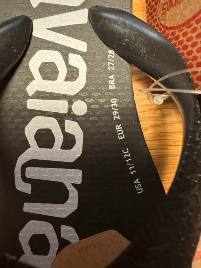 Tongs Havaianas noire taille 29-30 neuves - photo numéro 3