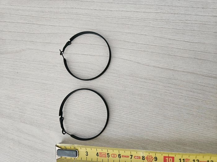 Boucle d'oreille anneaux noires - photo numéro 2