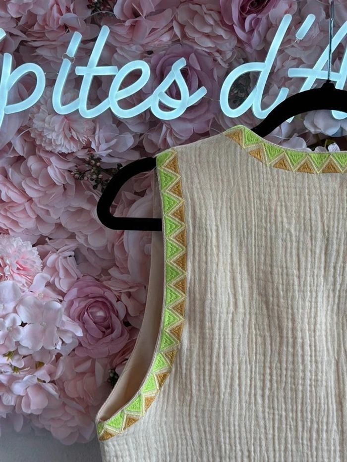 Gilet sans manches en gaze façon coton brodé de fleurs colorées, taille 36 - photo numéro 3
