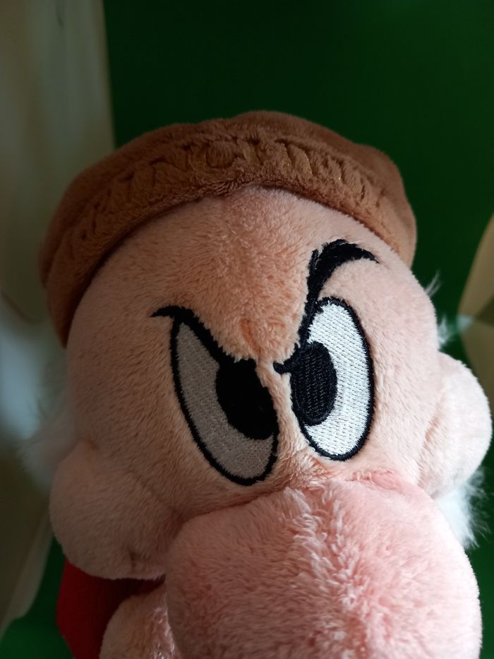 Peluche Disney Store GRINCHEUX un des 7 nains - photo numéro 9