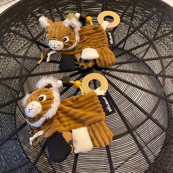Lot doudous identiques tigre de chez deglingos