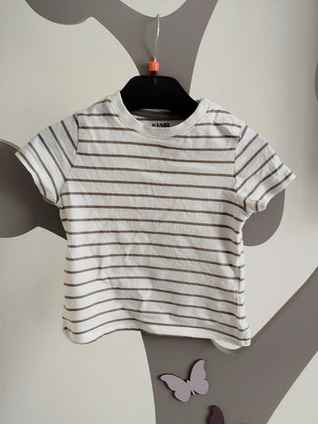 Tee-shirt manches courtes marinière blanc et kaki Kiabi taille 9 mois