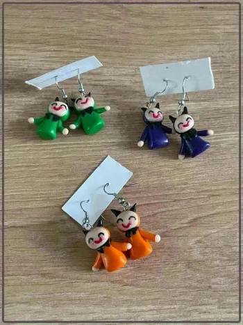 3 paires de boucles d’oreilles diablotin