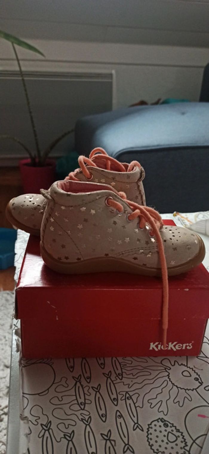 Chaussures bébé à lacets roses Taille 21 très bon état - photo numéro 2