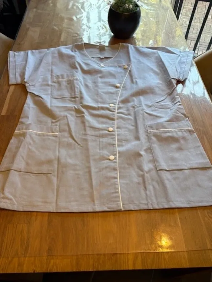 blouse de travail femme bleu ciel taille 42 / XL neuve - photo numéro 2