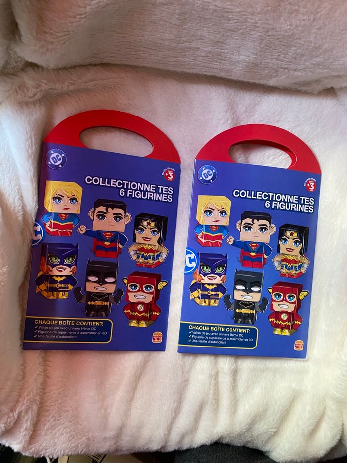 Lot de deux figurines en carton superman et supergirl - photo numéro 2