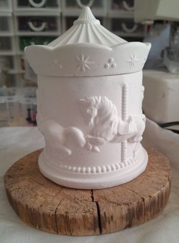 Boîte carrousel en plâtre à peindre