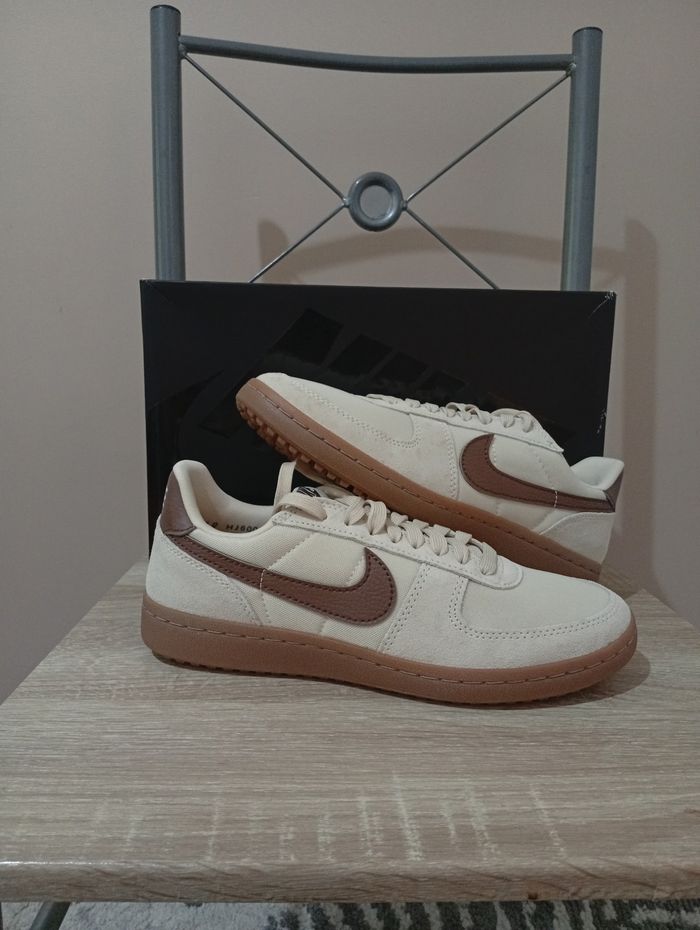 Baskets Nike neuves - photo numéro 2