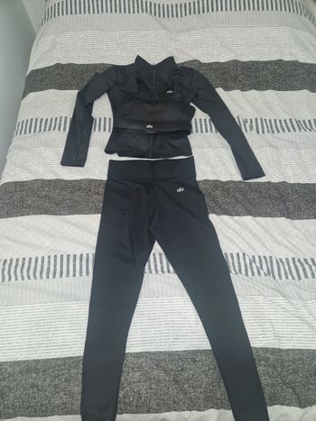 Ensemble legging, brassière, veste alo yoga