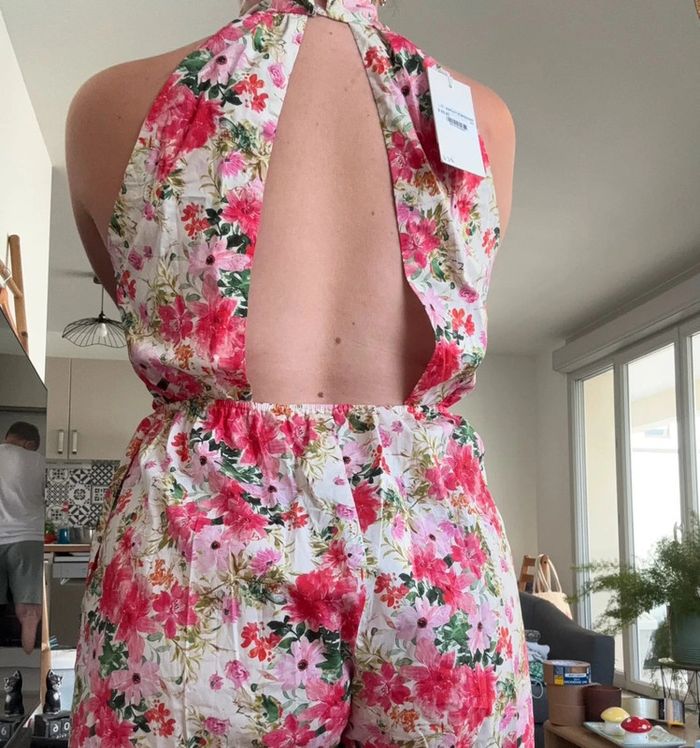 Jolie Combi short à fleurs rose et blanche Kilky taille S/M neuve avec étiquette - photo numéro 4