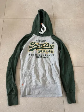 Sweat à capuche Superdry, taille XS, bon état
