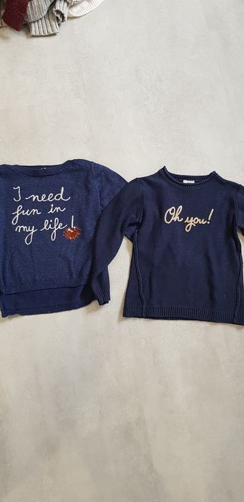 Lot 2 pulls tape à l' œil 5 ans