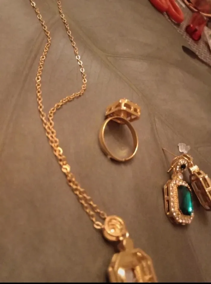 collier pendentif , boucles d'oreilles, bague . - photo numéro 6