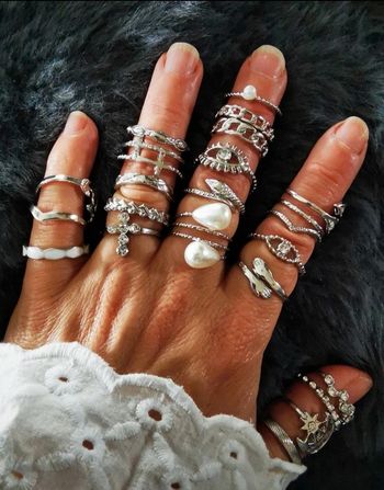 A40 lot de 23 bagues chromé argenté tendance diverses taille.neuves