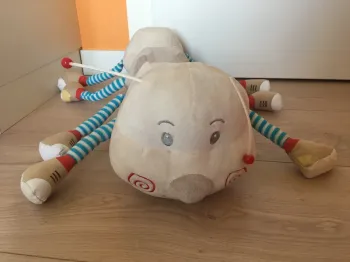 Grande peluche Emile chenille