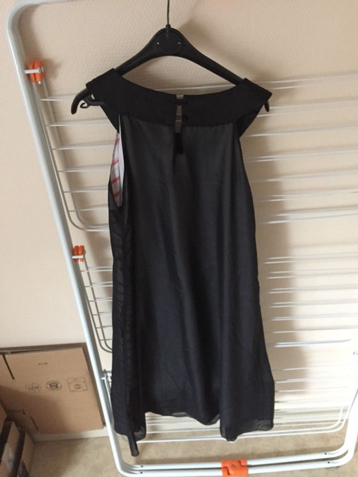Robe noire et blanche - photo numéro 2