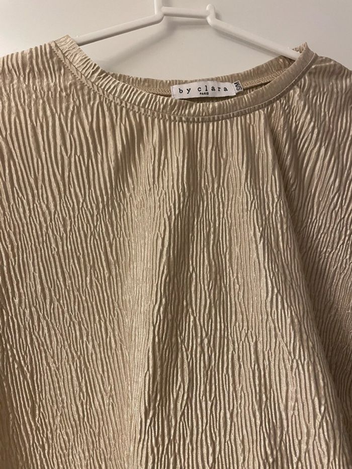 T-shirt plissé et fluide doré - photo numéro 3