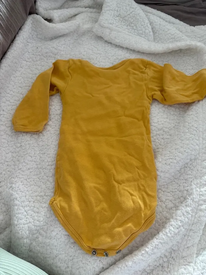Body moutarde petit bateau 6 mois - photo numéro 5