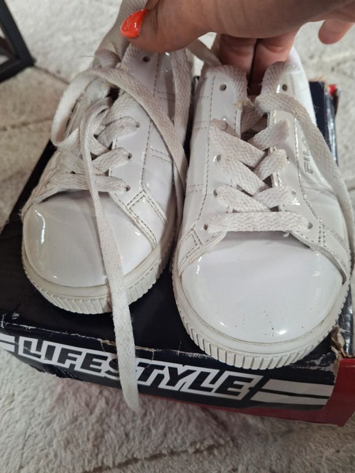 Magnifique basket à lacet FILA fille blanc brillant taille 28 - photo numéro 4