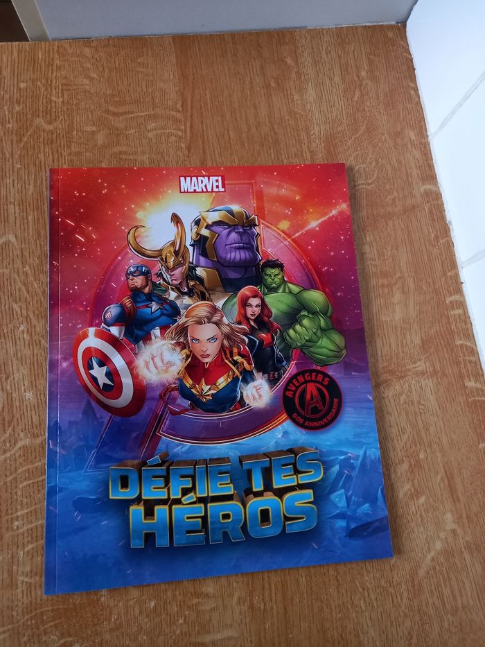 Album marvel défie tes héros neuf