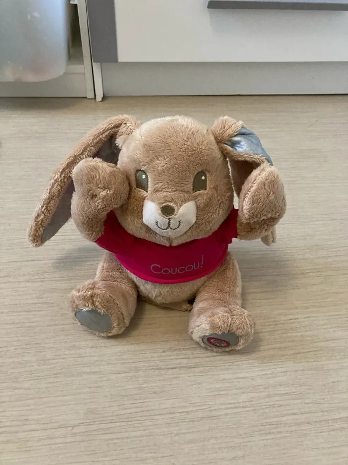 Peluche lapin musical et interactive