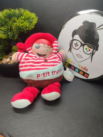 Doudou et compagnie Garçon Pirate Plat Rouge Marron Les Bouilles rayé Bleu 