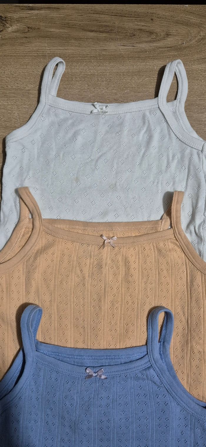 Lot bodies bretelles 24 mois - photo numéro 3