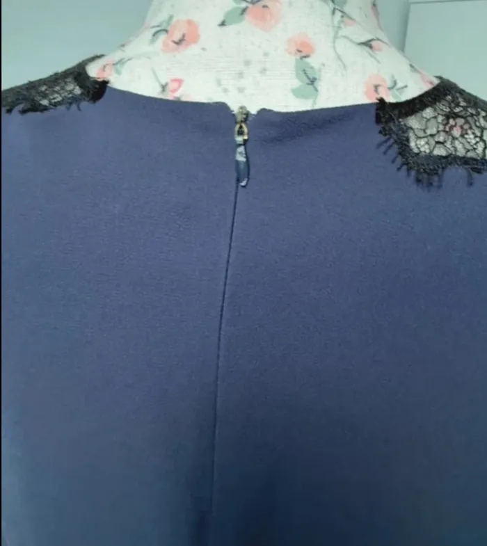 Blouse bleu marine et dentelle taille M ou 38 Zara - photo numéro 8