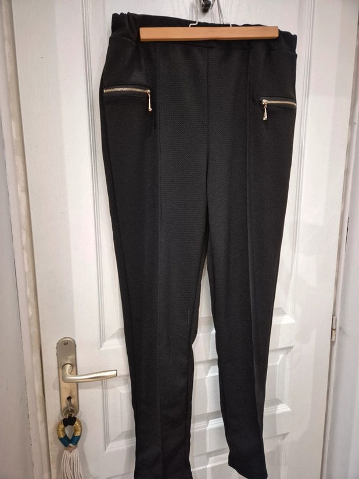 Pantalon noir Taille 40 neuf