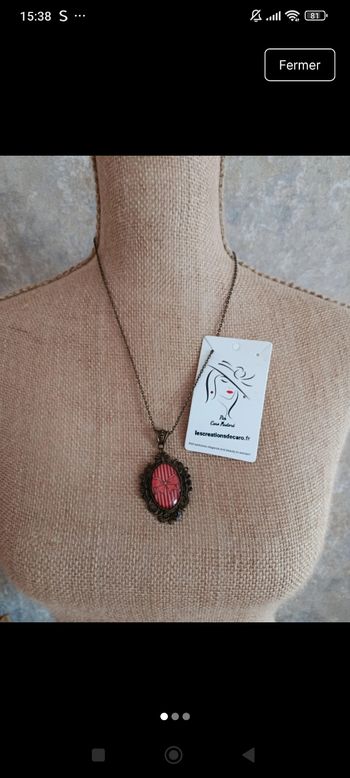 Collier avec gros cabochon en verre 