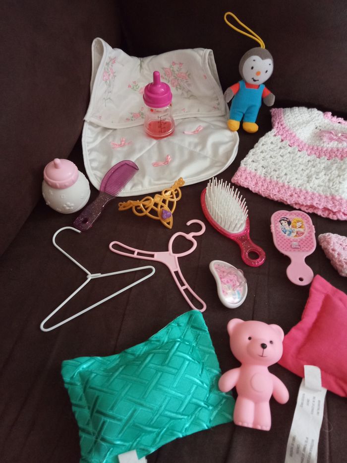 Très Beau Lot d'accessoires pour poupées - photo numéro 2