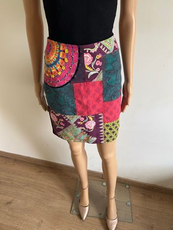 Jupe noire et multicolore Desigual taille 36 jamais portée